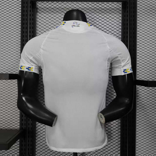 25-26 Leeds United primera equipacion