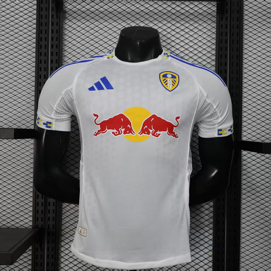 25-26 Leeds United primera equipacion