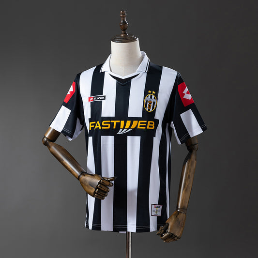 01-02 Juventus primera equipación