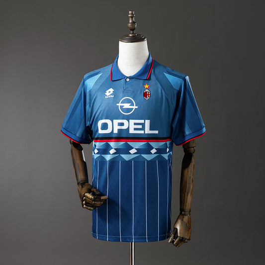 95-96 AC Milán cuarta equipación