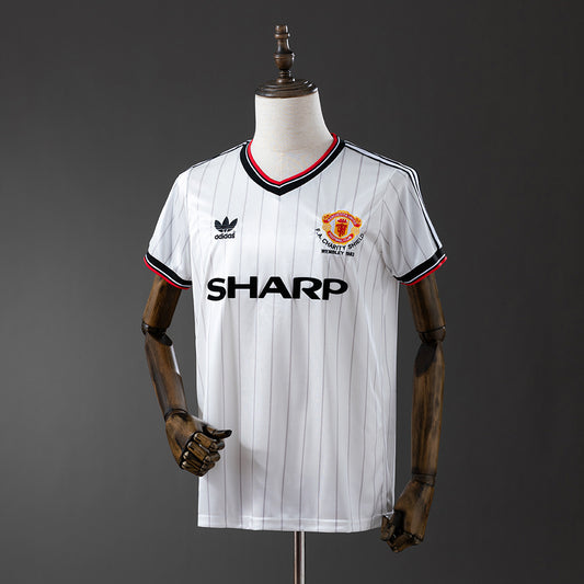 83-84 Manchester United equipación charity shield