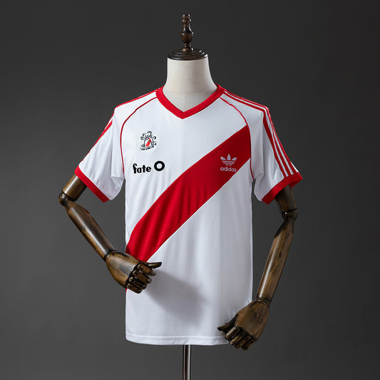 85-88 River Plate primera equipación