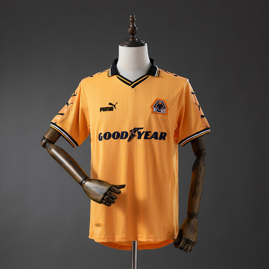 98-00 Wolverhampton primera equipación