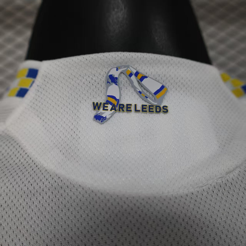 25-26 Leeds United primera equipacion