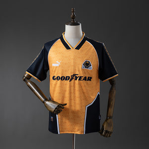 96-98 Wolverhampton primera equipación