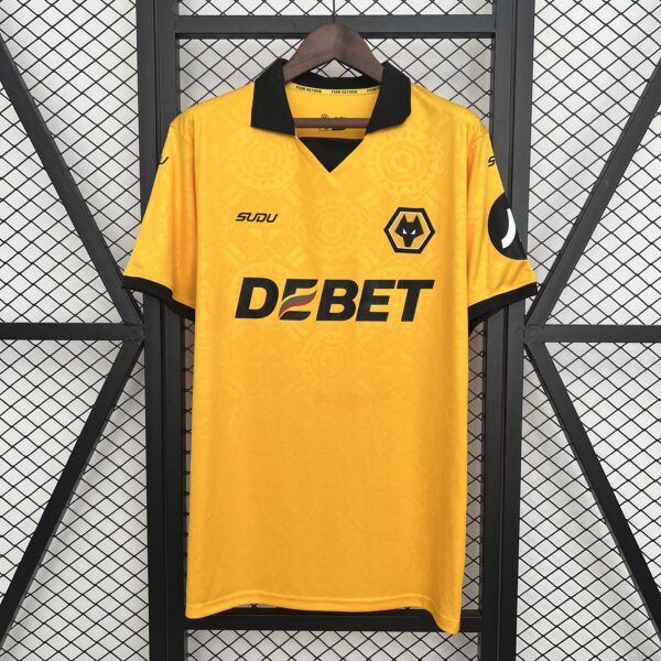 25-26 Wolverhampton primera equipacion