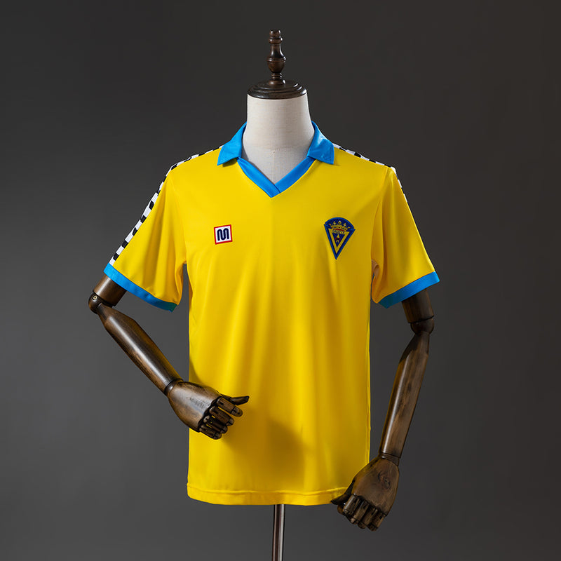 83-84 Cádiz primera equipación