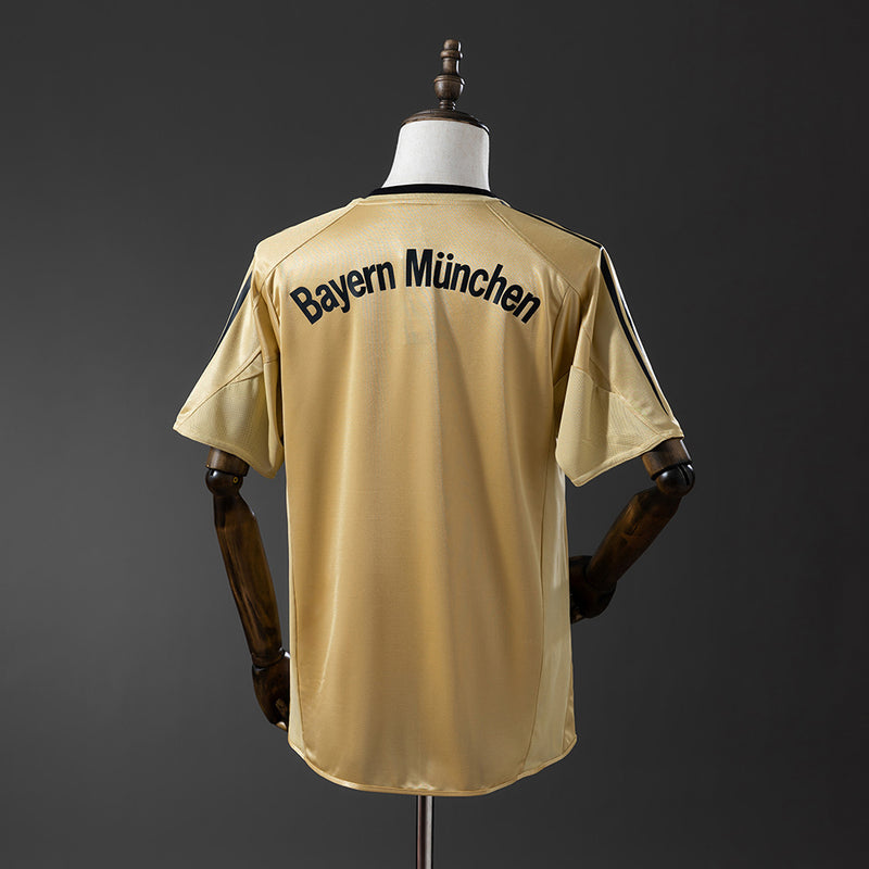 04-05 Bayern de Munich segunda equipación