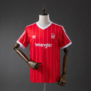 82-84 Nottingham Forest primera equipación