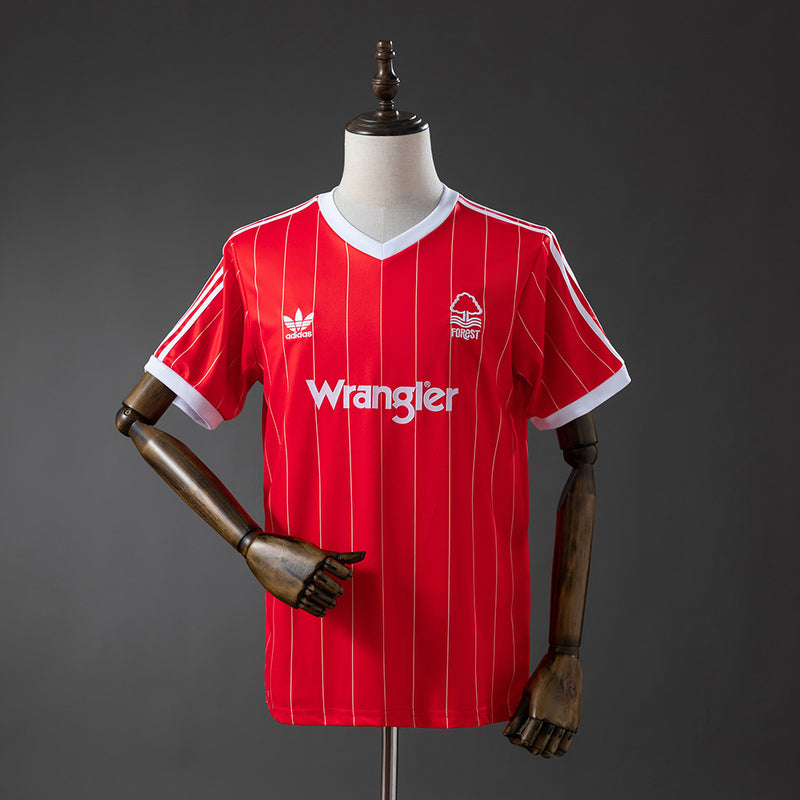 82-84 Nottingham Forest primera equipación