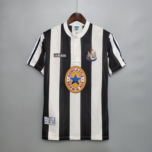 95-97 Newcastle primera equipación