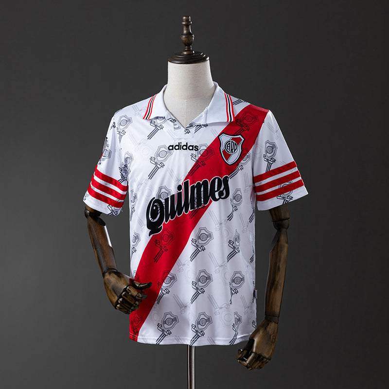 96-98 River Plate primera equipación
