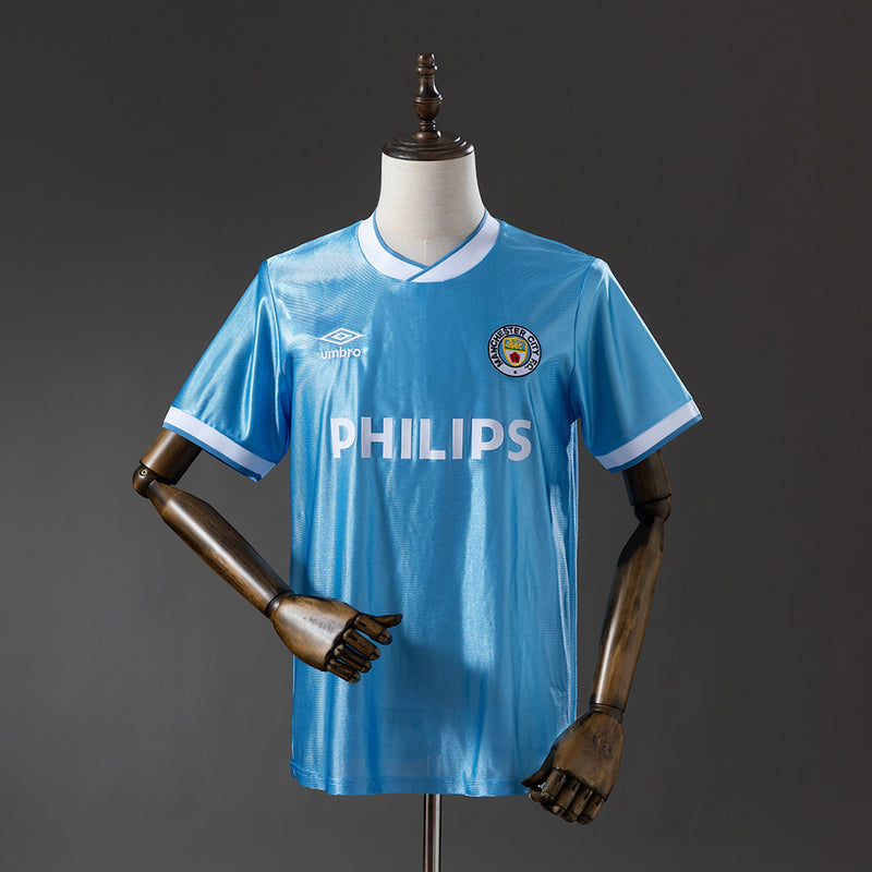 85-87 Manchester City primera equipación