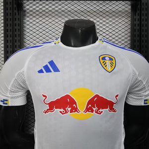 25-26 Leeds United primera equipacion
