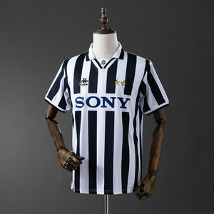 95-97 Juventus primera equipación