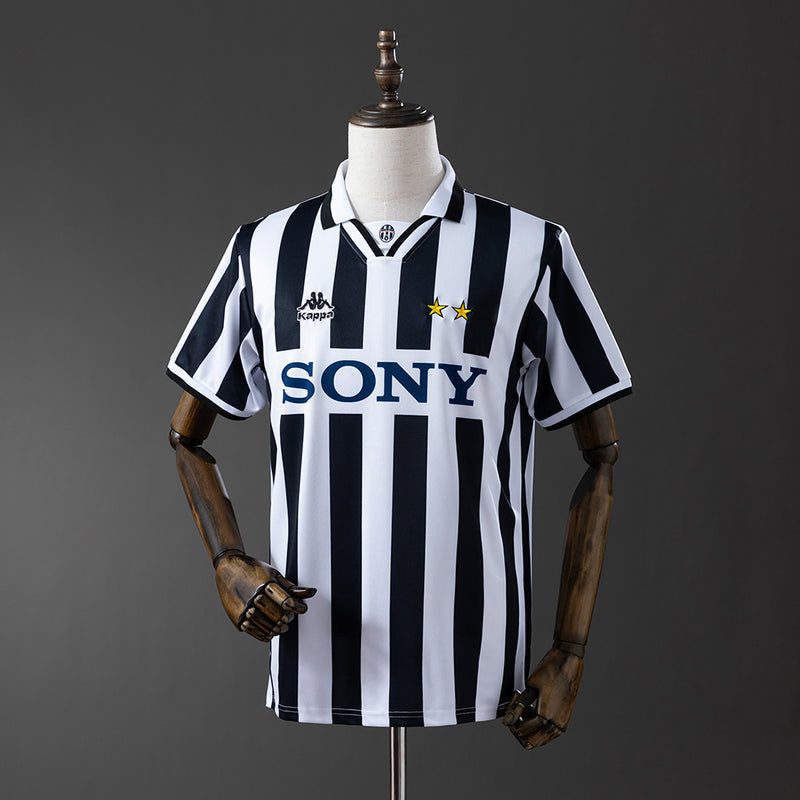 95-97 Juventus primera equipación
