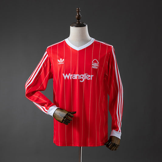 82-84 Nottingham Forest primera equipación manga larga