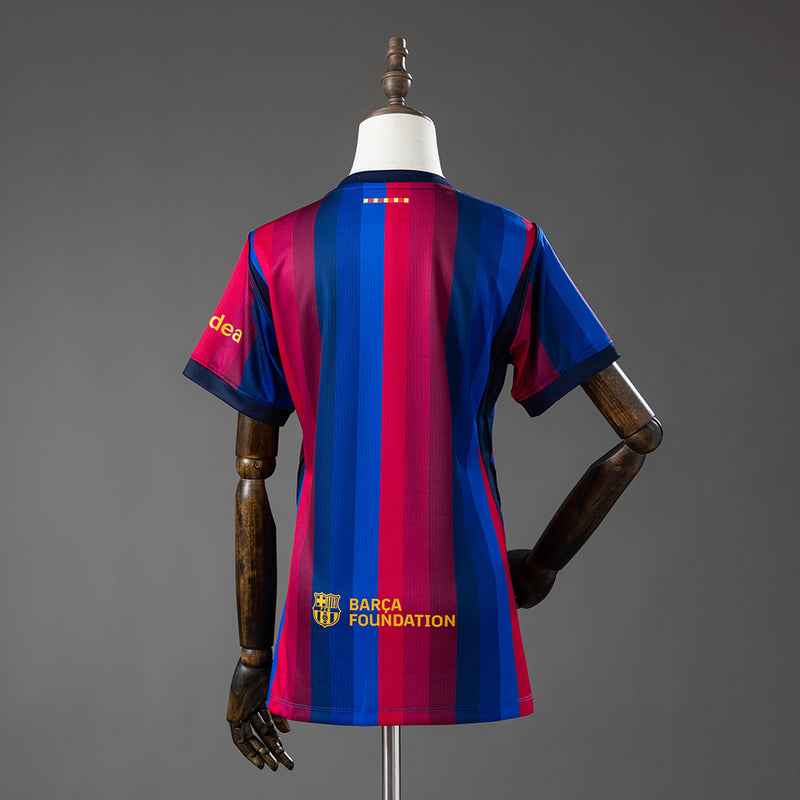 26-27 Barcelona primera equipación mujer (Filtración)