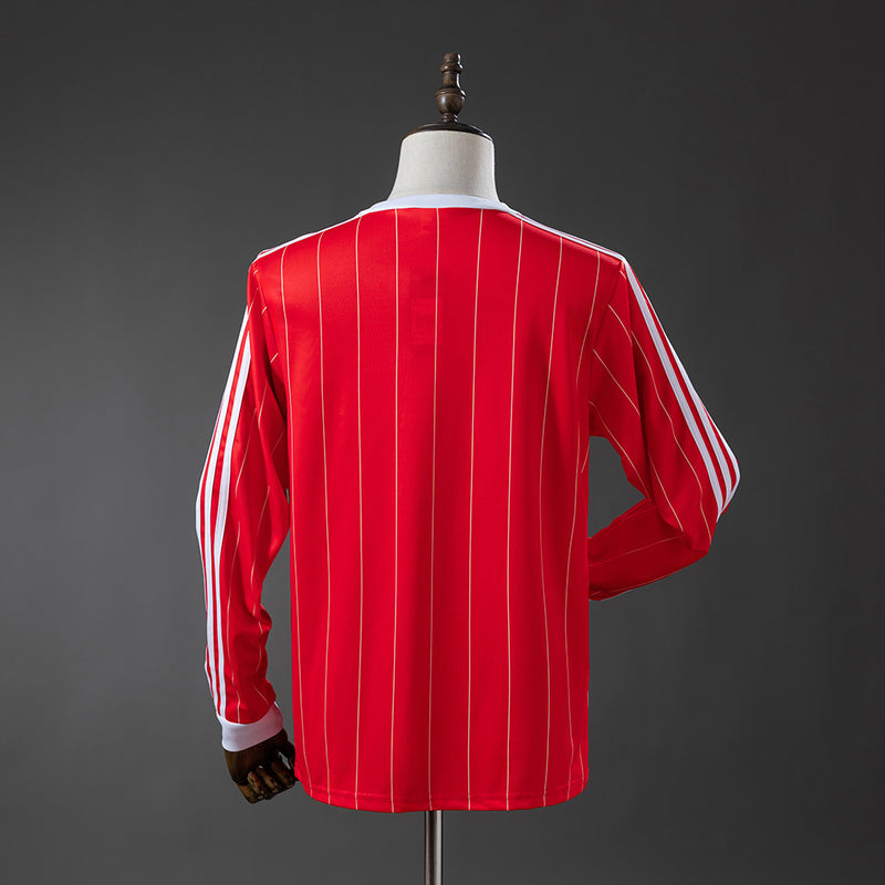 82-84 Nottingham Forest primera equipación manga larga