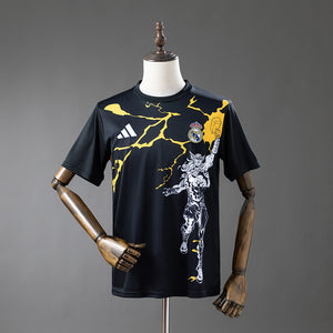 25-26 Real Madrid x Marvel equipación calentamiento negra