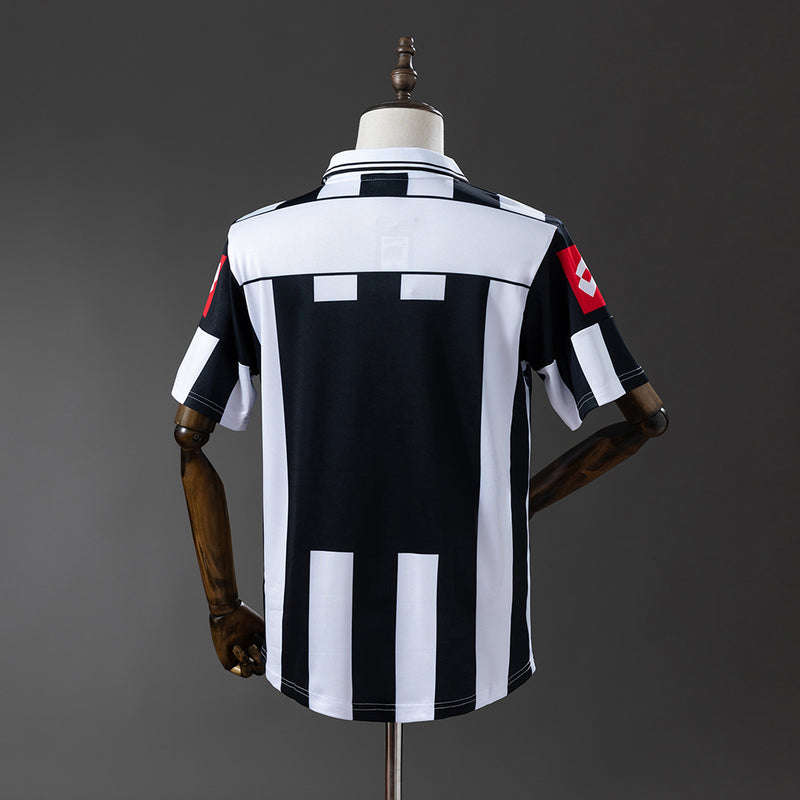 01-02 Juventus primera equipación