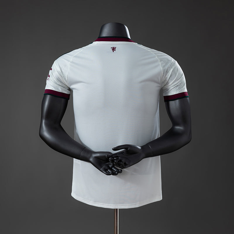 26-27 Manchester United tercera equipación