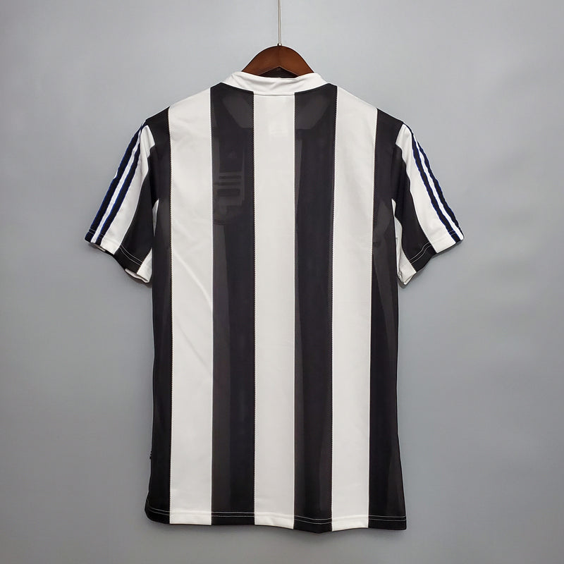 95-97 Newcastle primera equipación