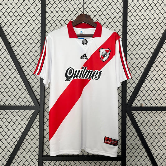 98-00 River Plate primera equipación