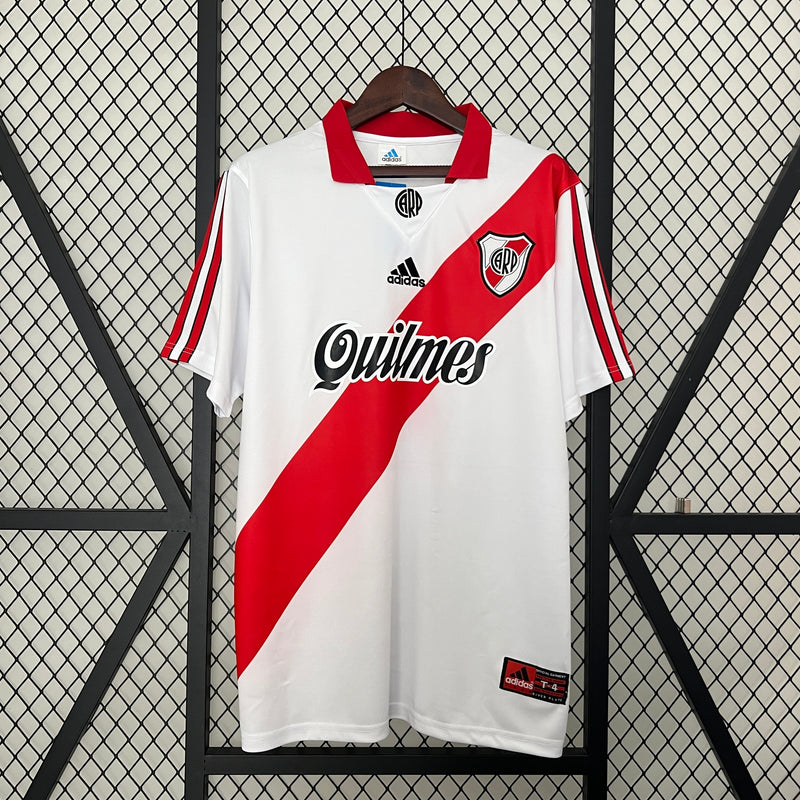 98-00 River Plate primera equipación