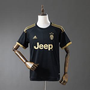 15-16 Juventus tercera equipación