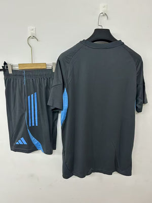 25-26 Newcastle primer conjunto de entrenamiento