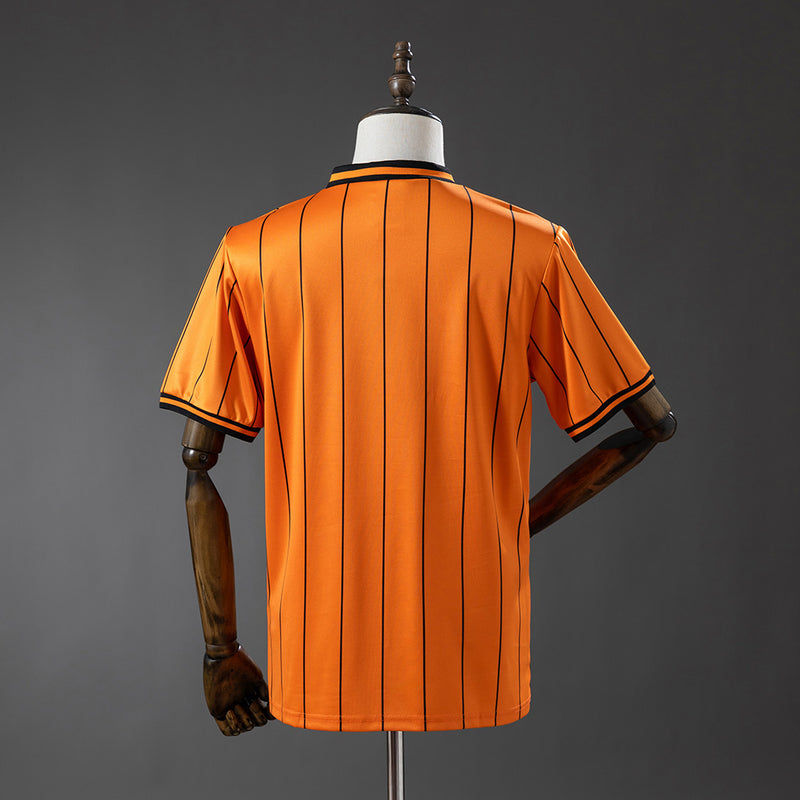 85-86 Wolverhampton primera equipación