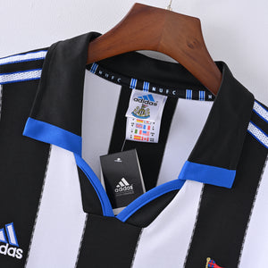 99-00 Newcastle primera equipación