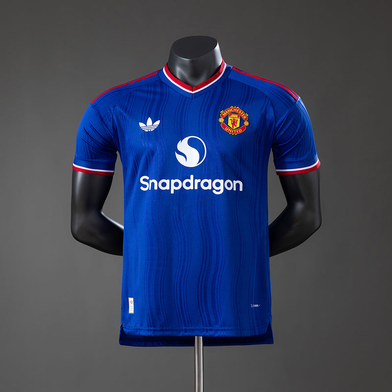 26-27 Manchester United segunda equipación