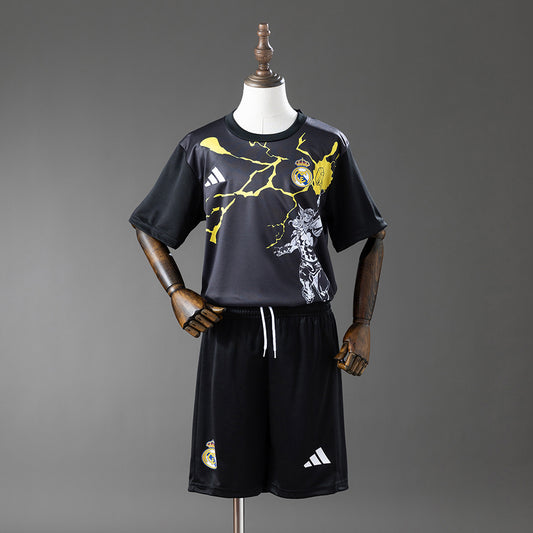 25-26 Real Madrid x Marvel equipación calentamiento niño negro