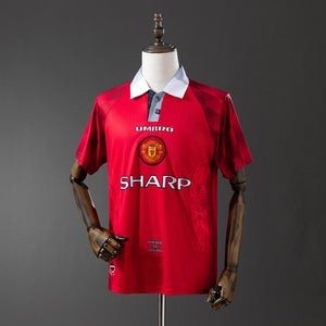 96-98 Manchester United primera equipación