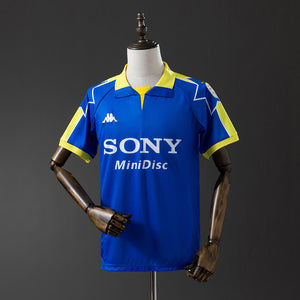 97-98 Juventus segunda equipación