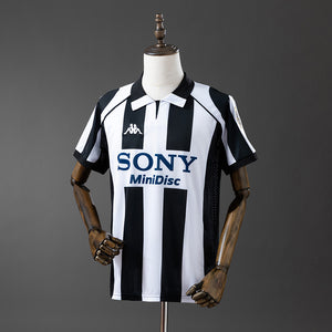 97-98 Juventus primera equipación