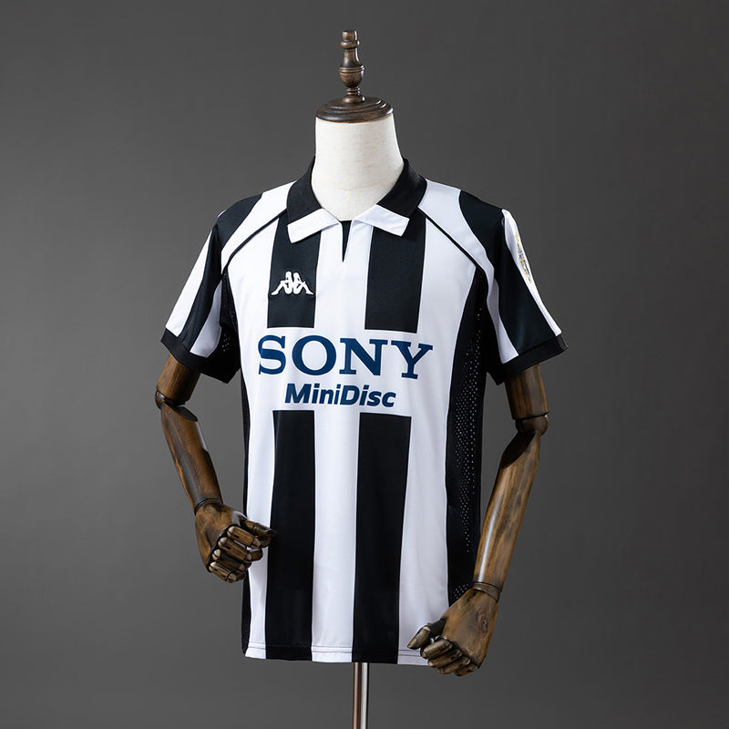 97-98 Juventus primera equipación