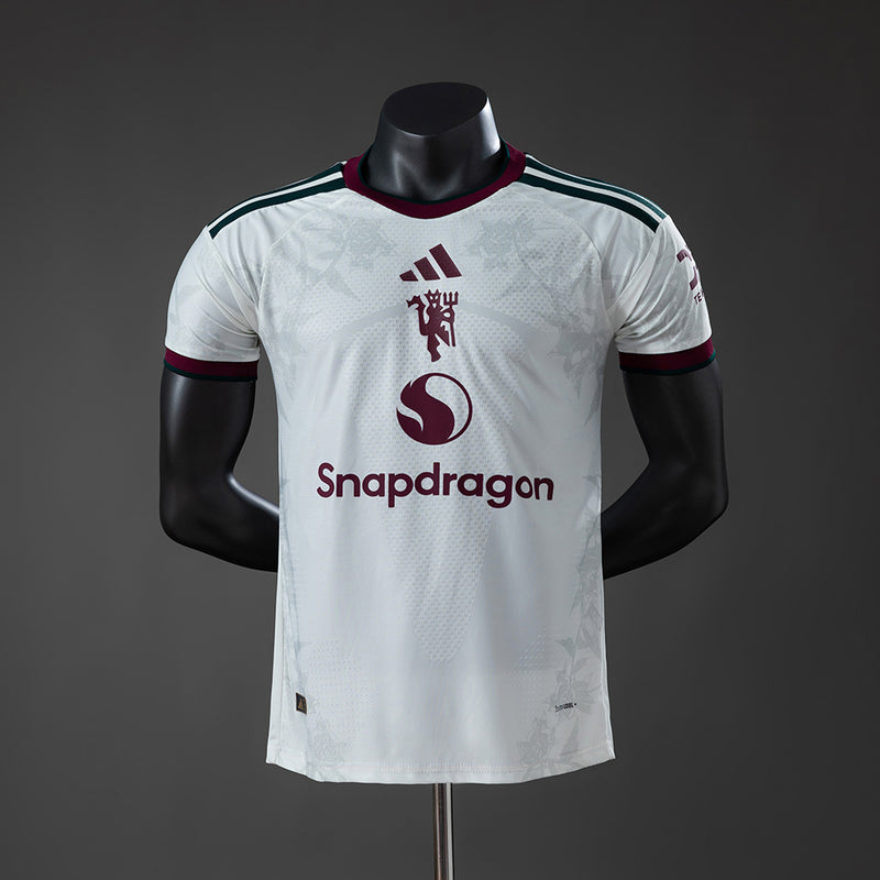26-27 Manchester United tercera equipación