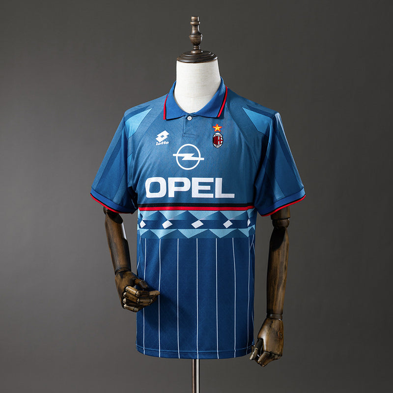 95-96 AC Milán cuarta equipación