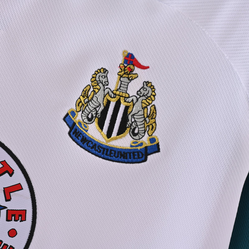 99-00 Newcastle primera equipacion
