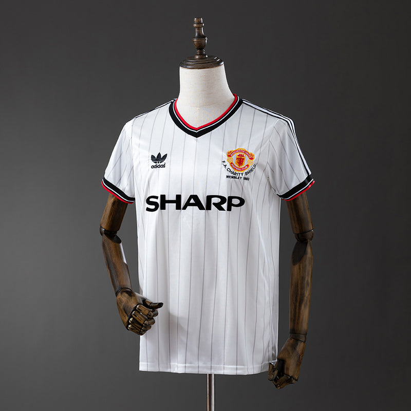 83-84 Manchester United equipación charity shield