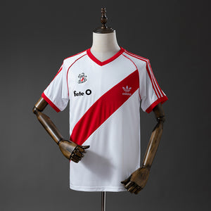 85-88 River Plate primera equipación