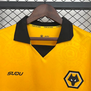 25-26 Wolverhampton primera equipacion
