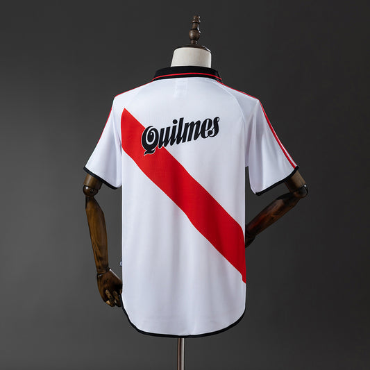 00-02 River Plate primera equipación