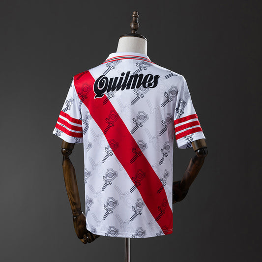 96-98 River Plate primera equipación