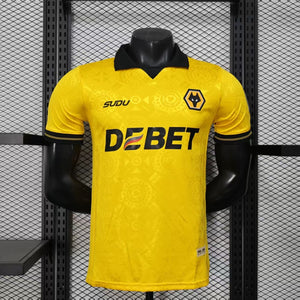 25-26 Wolverhampton primera equipación