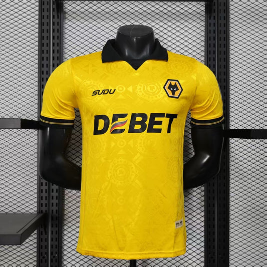 25-26 Wolverhampton primera equipación