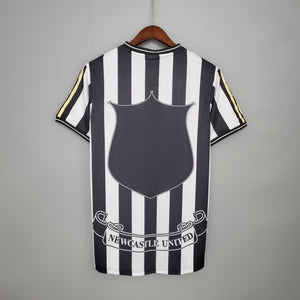 97-99 Newcastle primera equipación